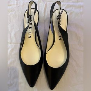 ANNE KLEIN kitten-heeled, pointed-toe sandals LIKE NEW